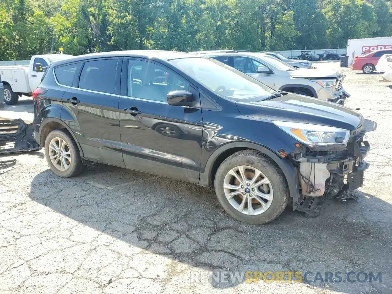 4 Photograph of a damaged car 1FMCU0GD4KUB65082 FORD ESCAPE 2019
