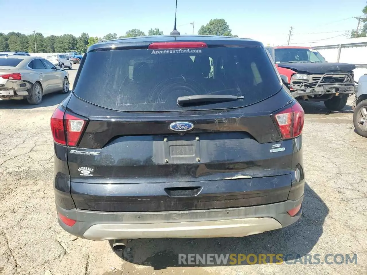 6 Photograph of a damaged car 1FMCU0GD4KUB65082 FORD ESCAPE 2019