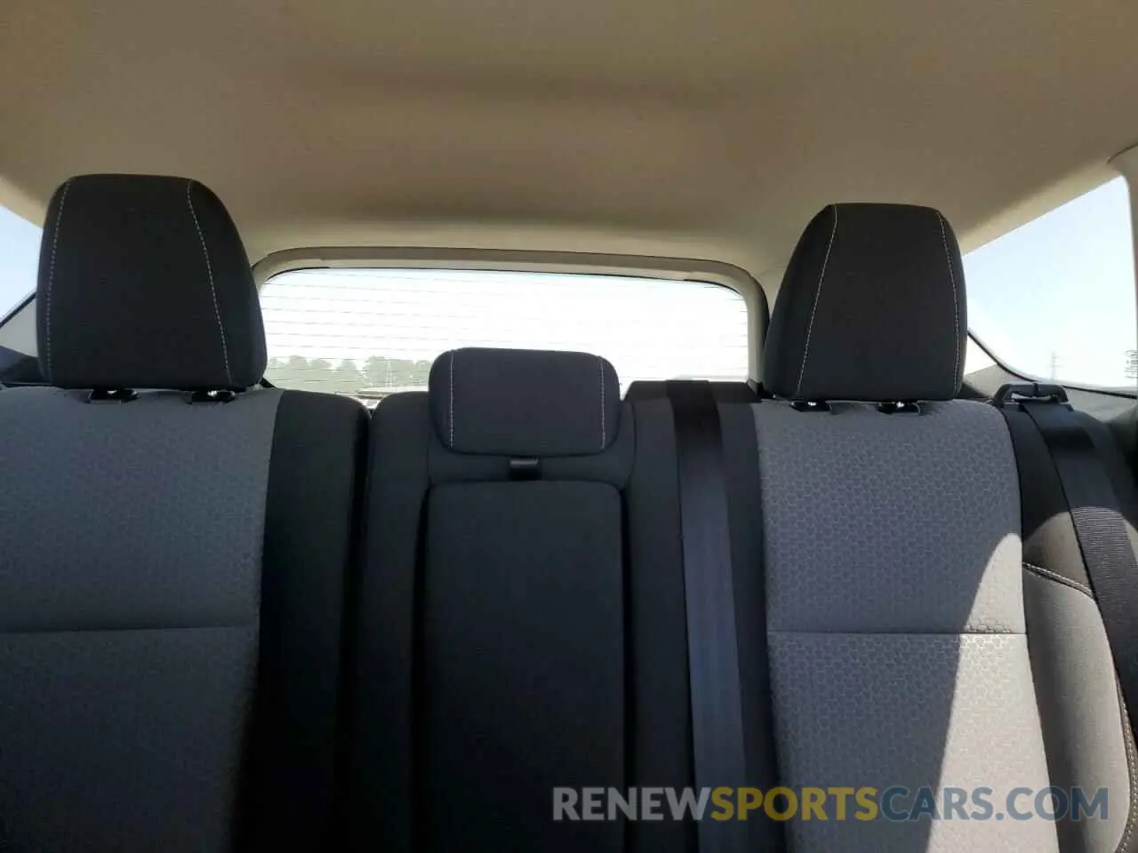 10 Photograph of a damaged car 1FMCU0GD4KUB77703 FORD ESCAPE 2019