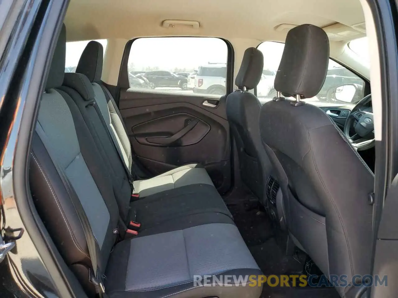11 Photograph of a damaged car 1FMCU0GD4KUB77703 FORD ESCAPE 2019