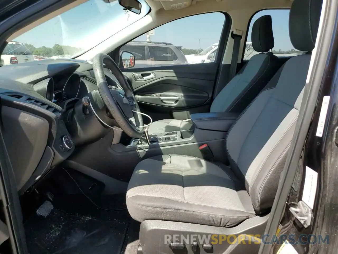 7 Photograph of a damaged car 1FMCU0GD4KUB77703 FORD ESCAPE 2019