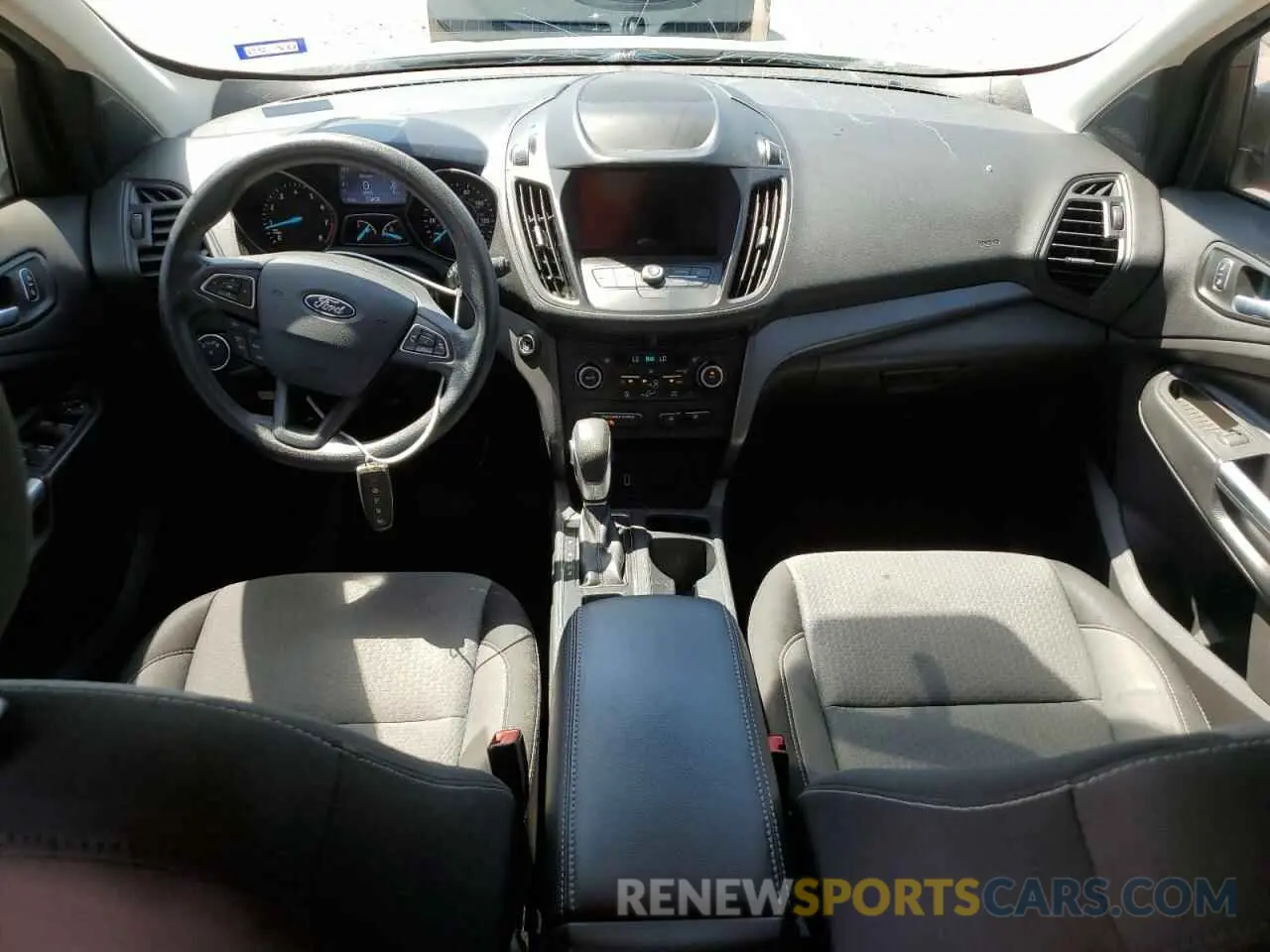 8 Photograph of a damaged car 1FMCU0GD4KUB77703 FORD ESCAPE 2019