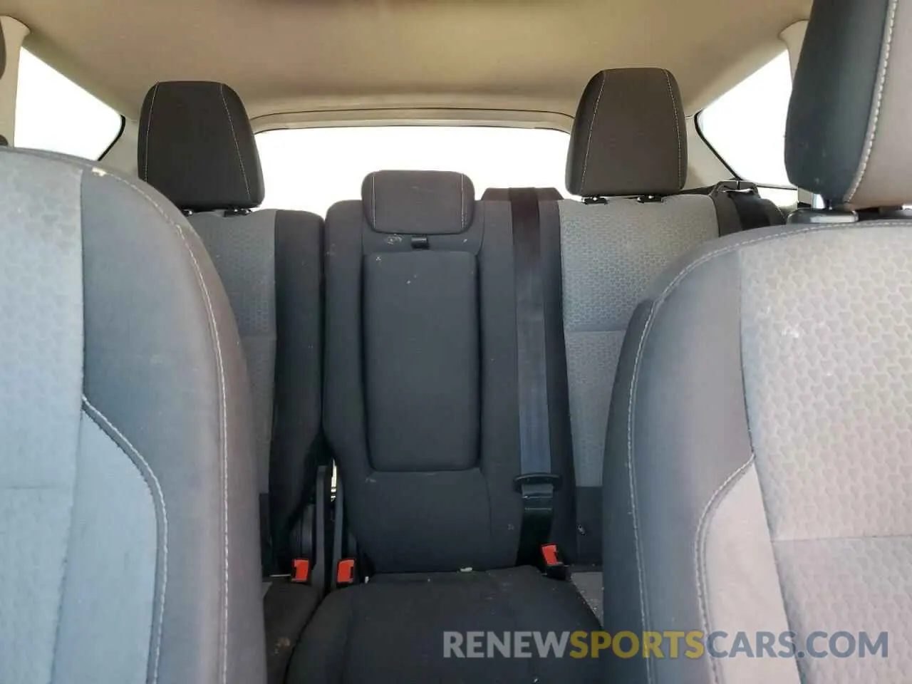 10 Photograph of a damaged car 1FMCU0GD4KUC02566 FORD ESCAPE 2019