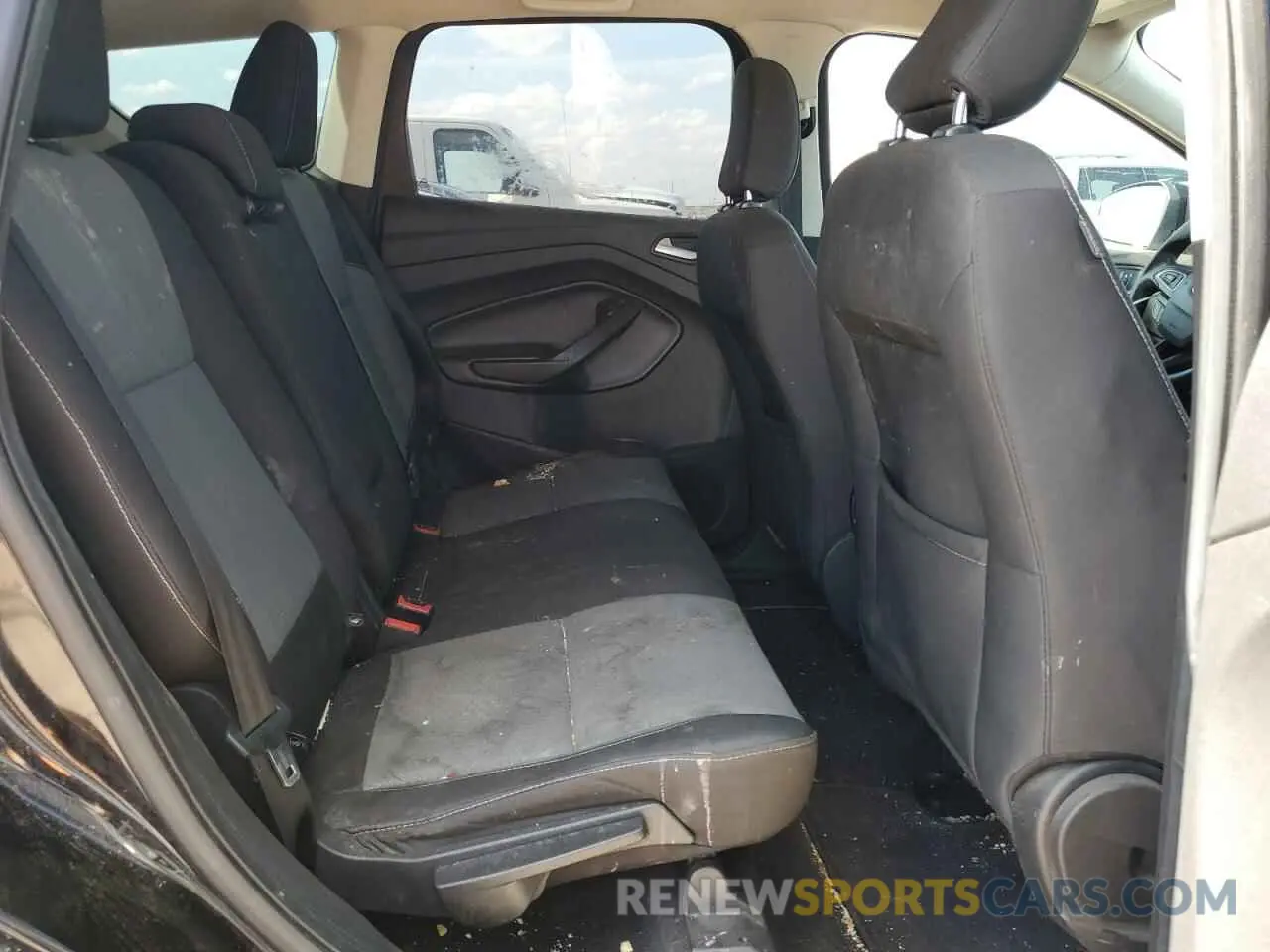 11 Photograph of a damaged car 1FMCU0GD4KUC02566 FORD ESCAPE 2019