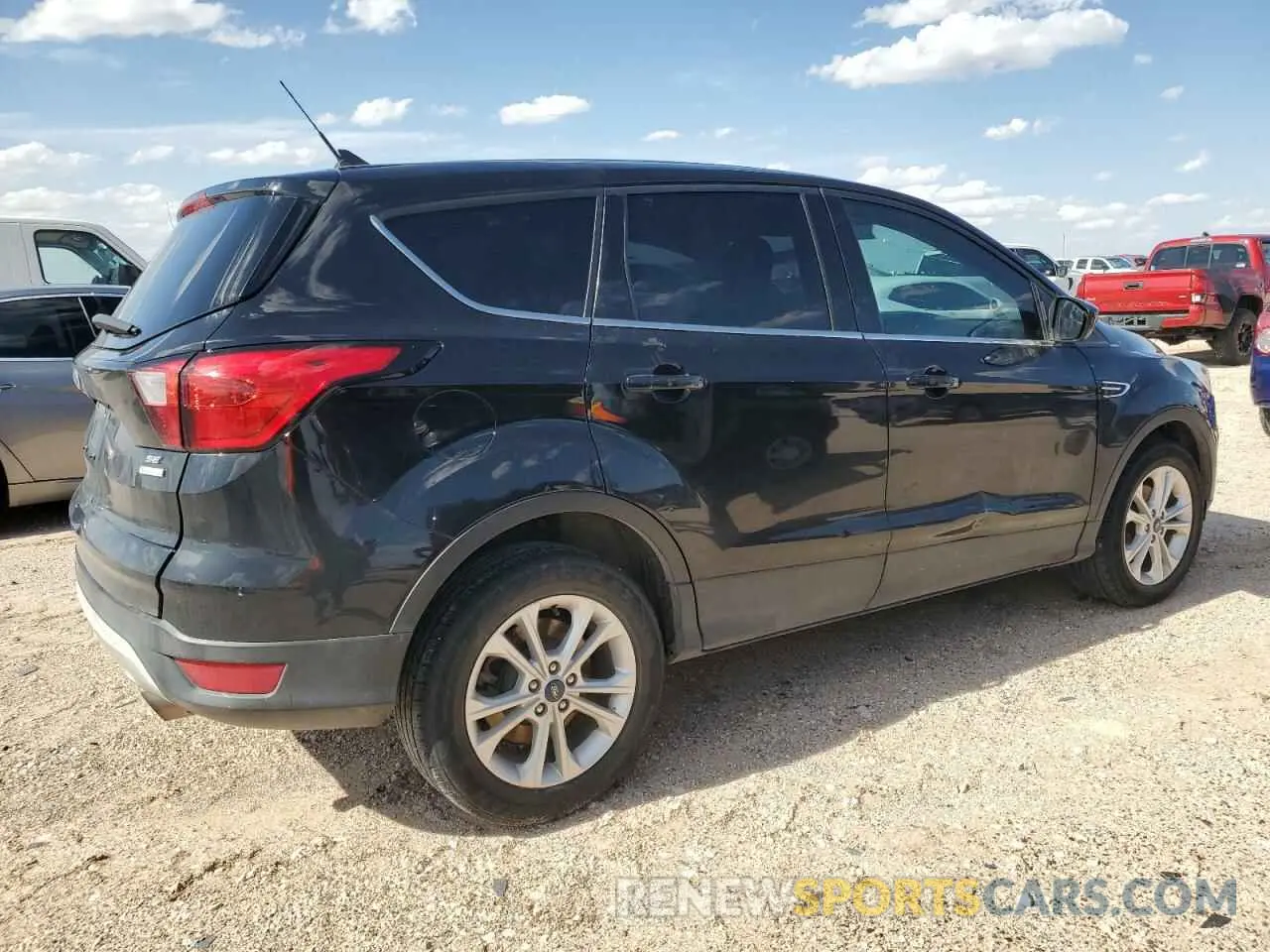 3 Photograph of a damaged car 1FMCU0GD4KUC02566 FORD ESCAPE 2019