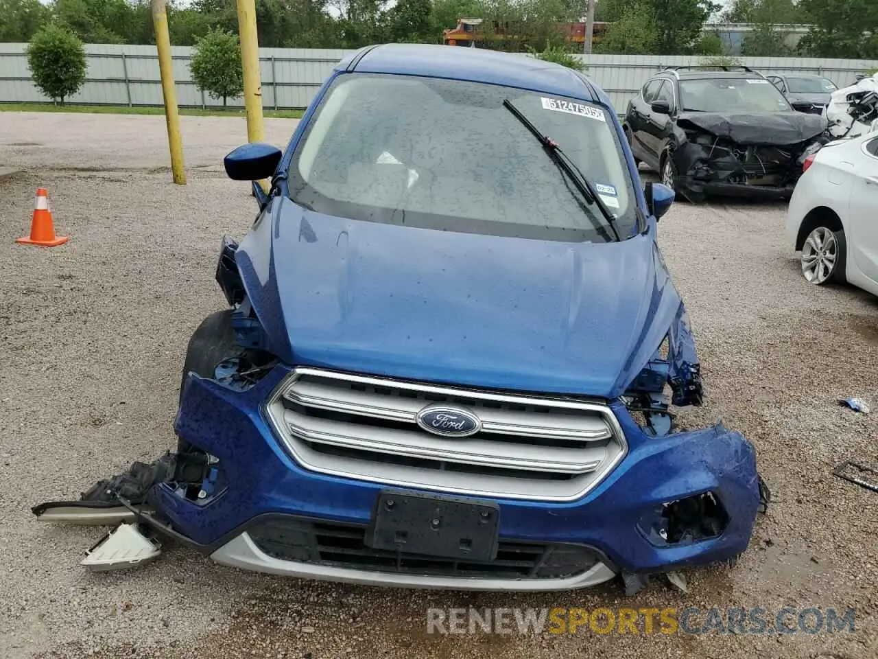 5 Photograph of a damaged car 1FMCU0GD5KUA05194 FORD ESCAPE 2019