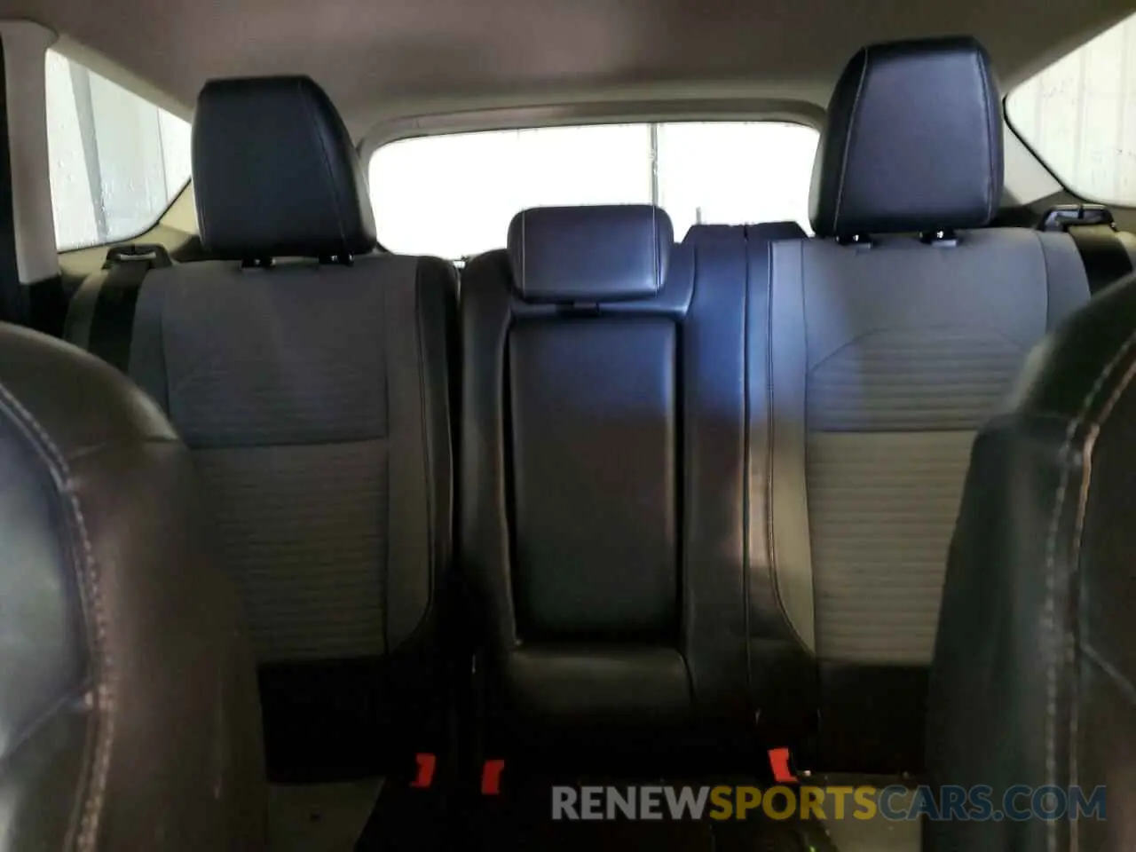 10 Photograph of a damaged car 1FMCU0GD5KUA13618 FORD ESCAPE 2019