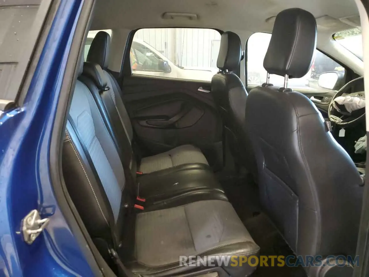 11 Photograph of a damaged car 1FMCU0GD5KUA13618 FORD ESCAPE 2019