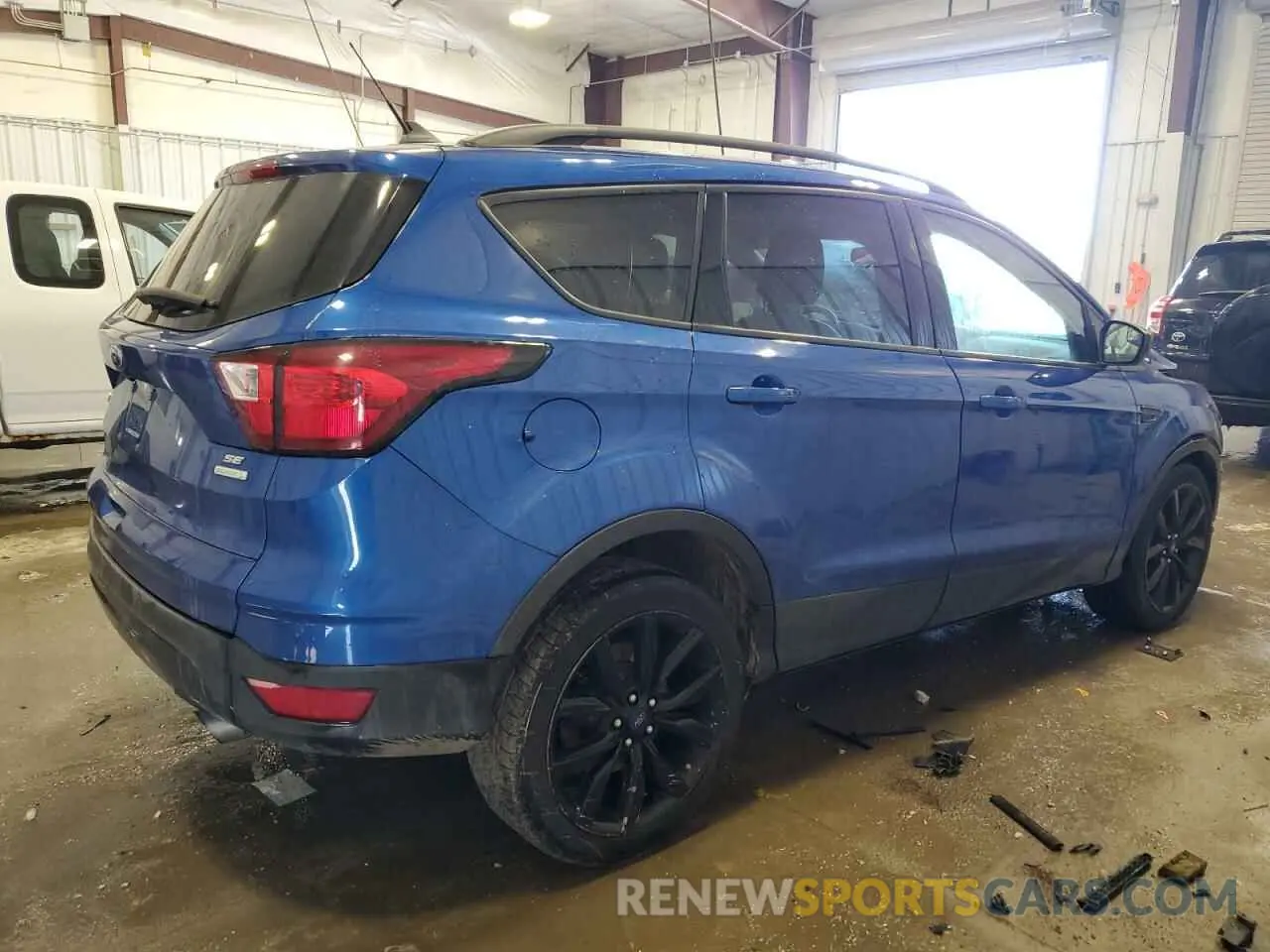 3 Photograph of a damaged car 1FMCU0GD5KUA13618 FORD ESCAPE 2019