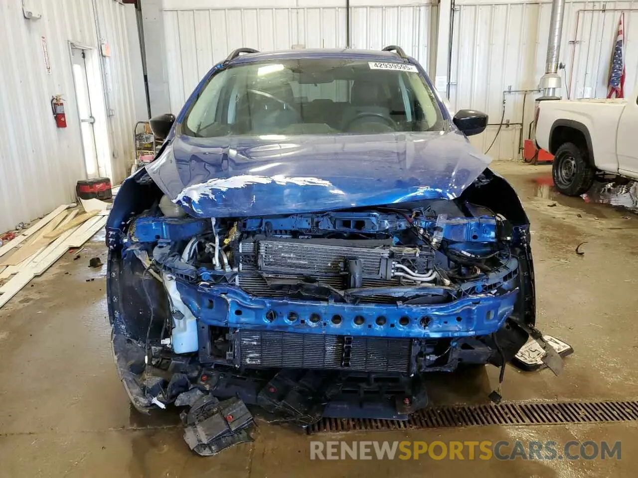 5 Photograph of a damaged car 1FMCU0GD5KUA13618 FORD ESCAPE 2019