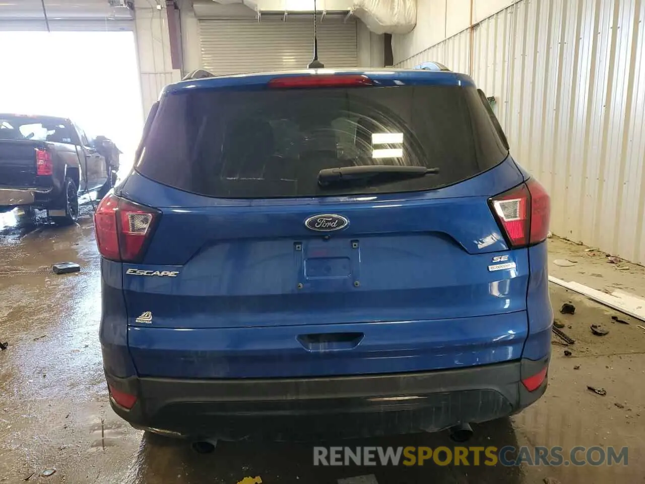 6 Photograph of a damaged car 1FMCU0GD5KUA13618 FORD ESCAPE 2019