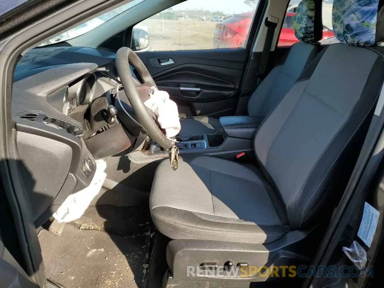 7 Photograph of a damaged car 1FMCU0GD5KUA15708 FORD ESCAPE 2019