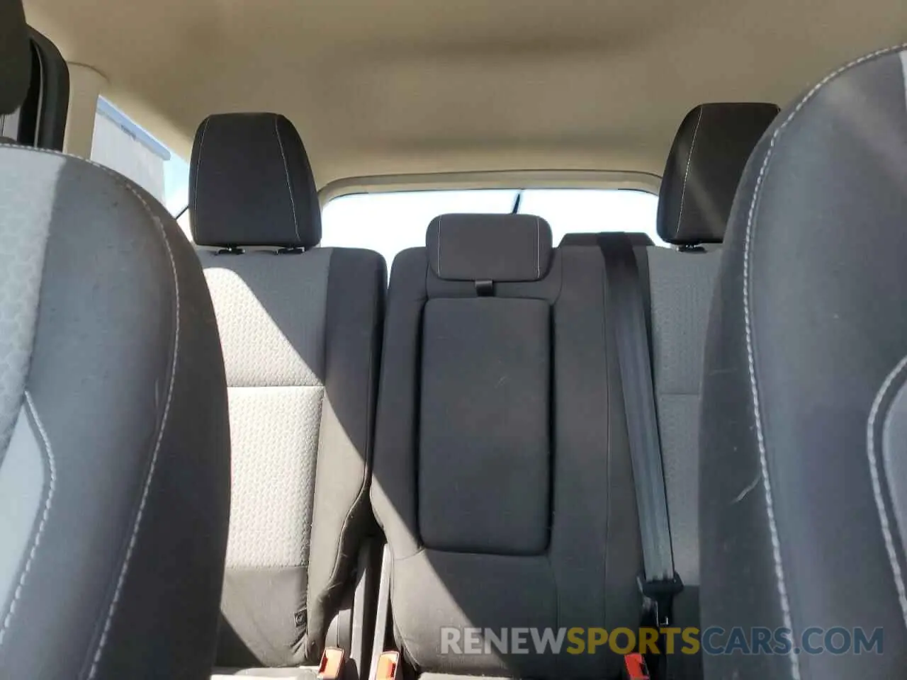 10 Photograph of a damaged car 1FMCU0GD5KUA32704 FORD ESCAPE 2019