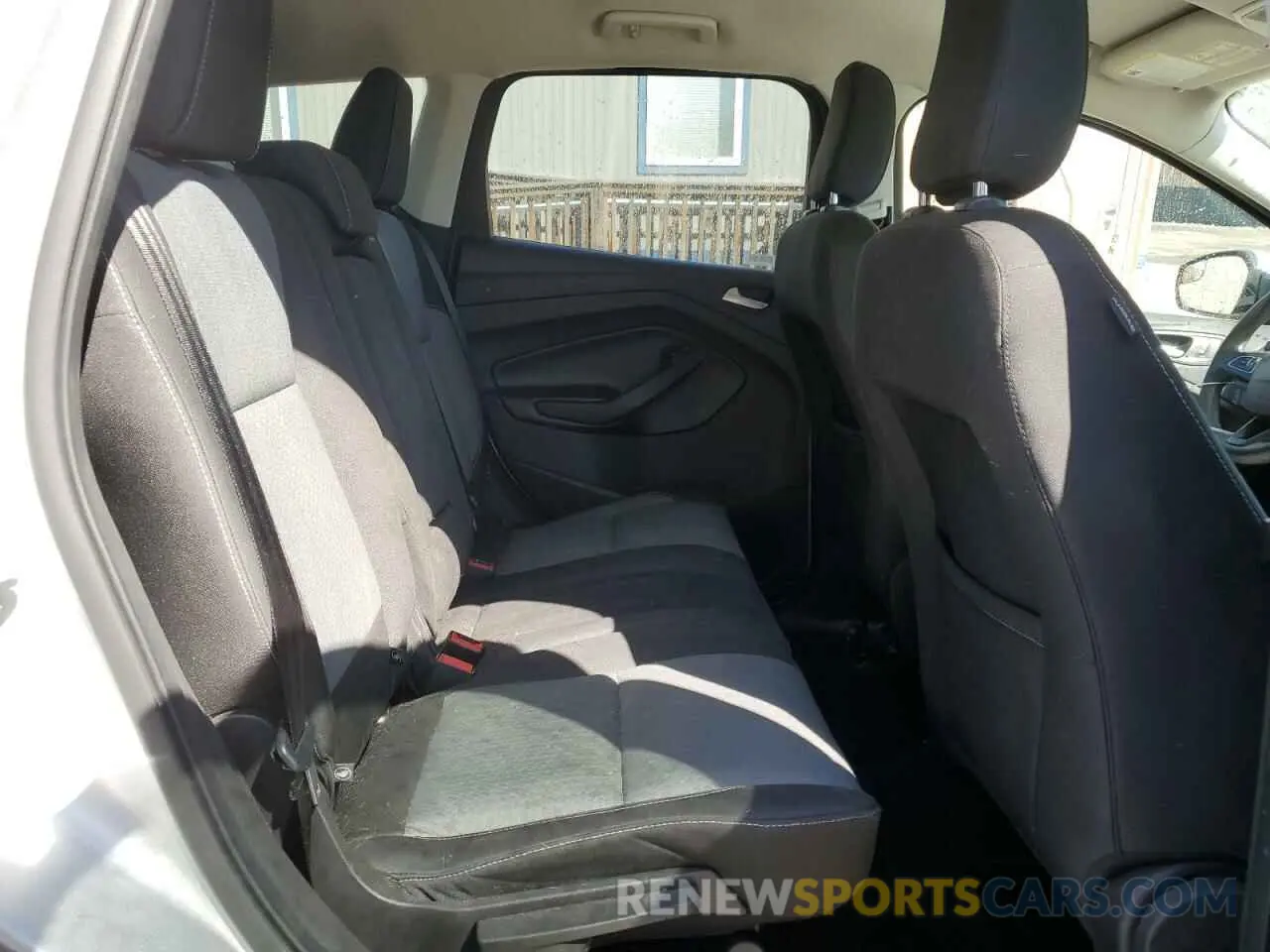 11 Photograph of a damaged car 1FMCU0GD5KUA32704 FORD ESCAPE 2019