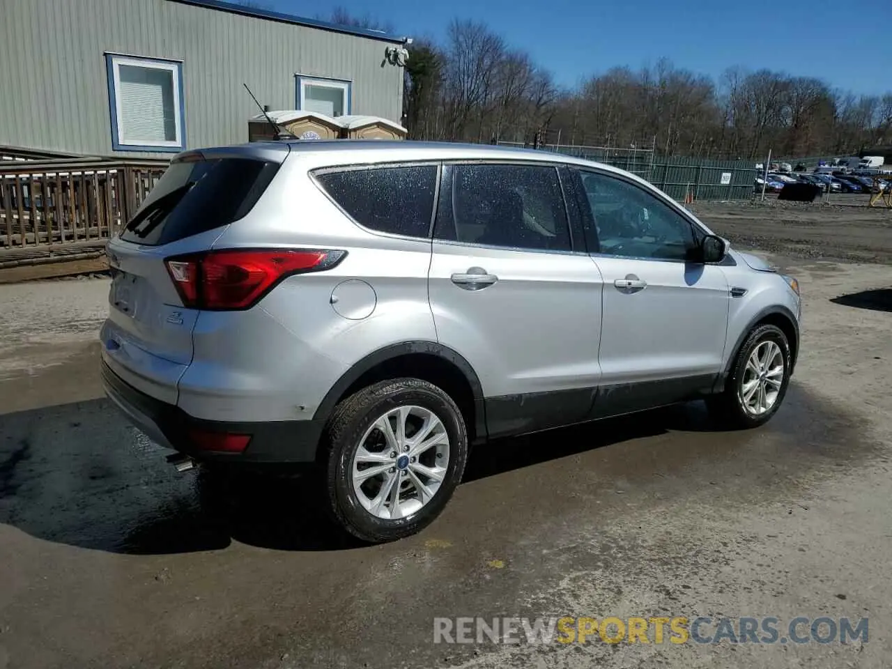 3 Photograph of a damaged car 1FMCU0GD5KUA32704 FORD ESCAPE 2019