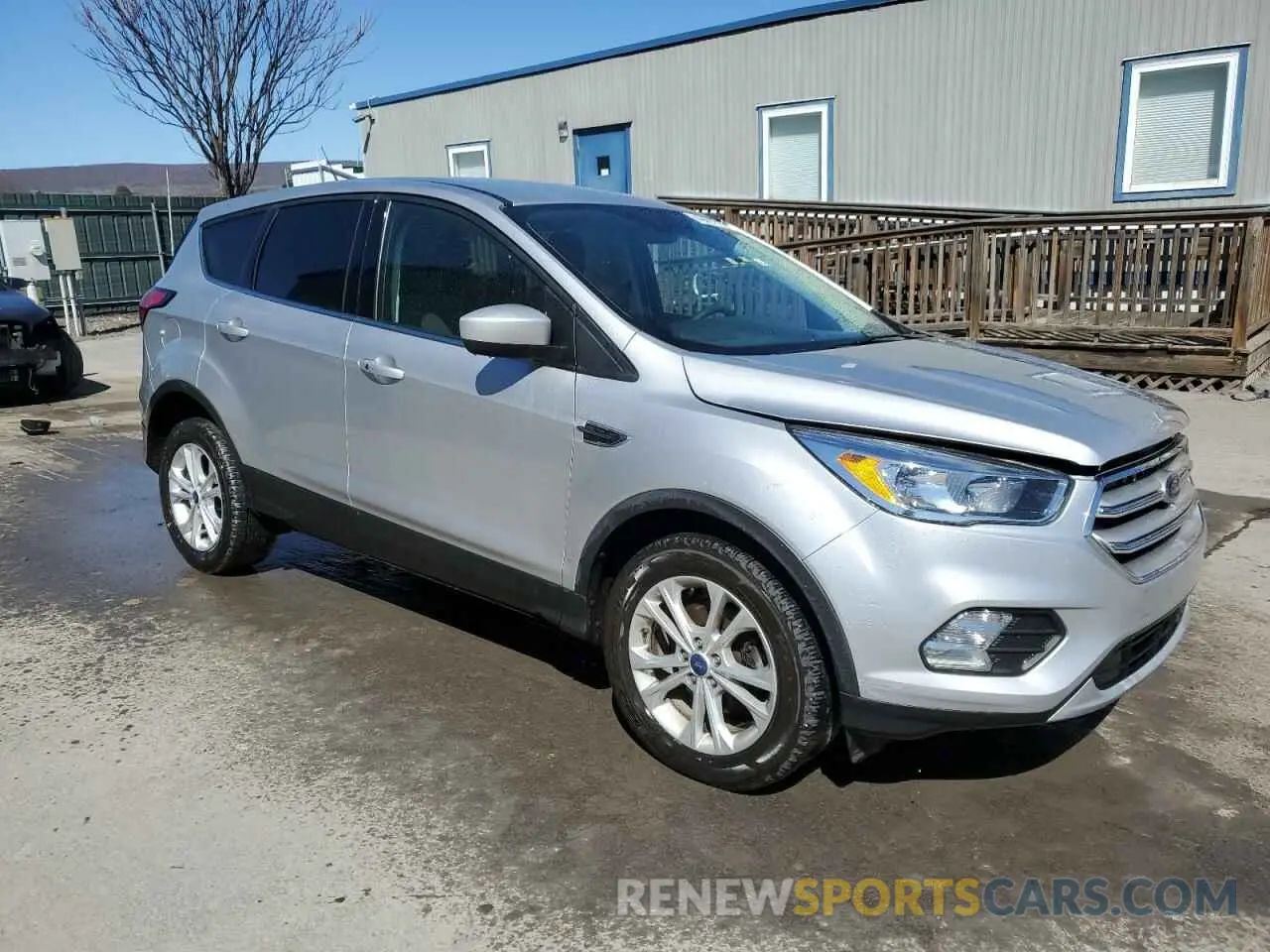 4 Photograph of a damaged car 1FMCU0GD5KUA32704 FORD ESCAPE 2019