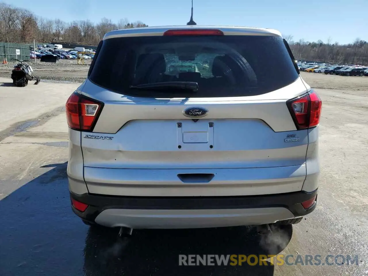 6 Photograph of a damaged car 1FMCU0GD5KUA32704 FORD ESCAPE 2019
