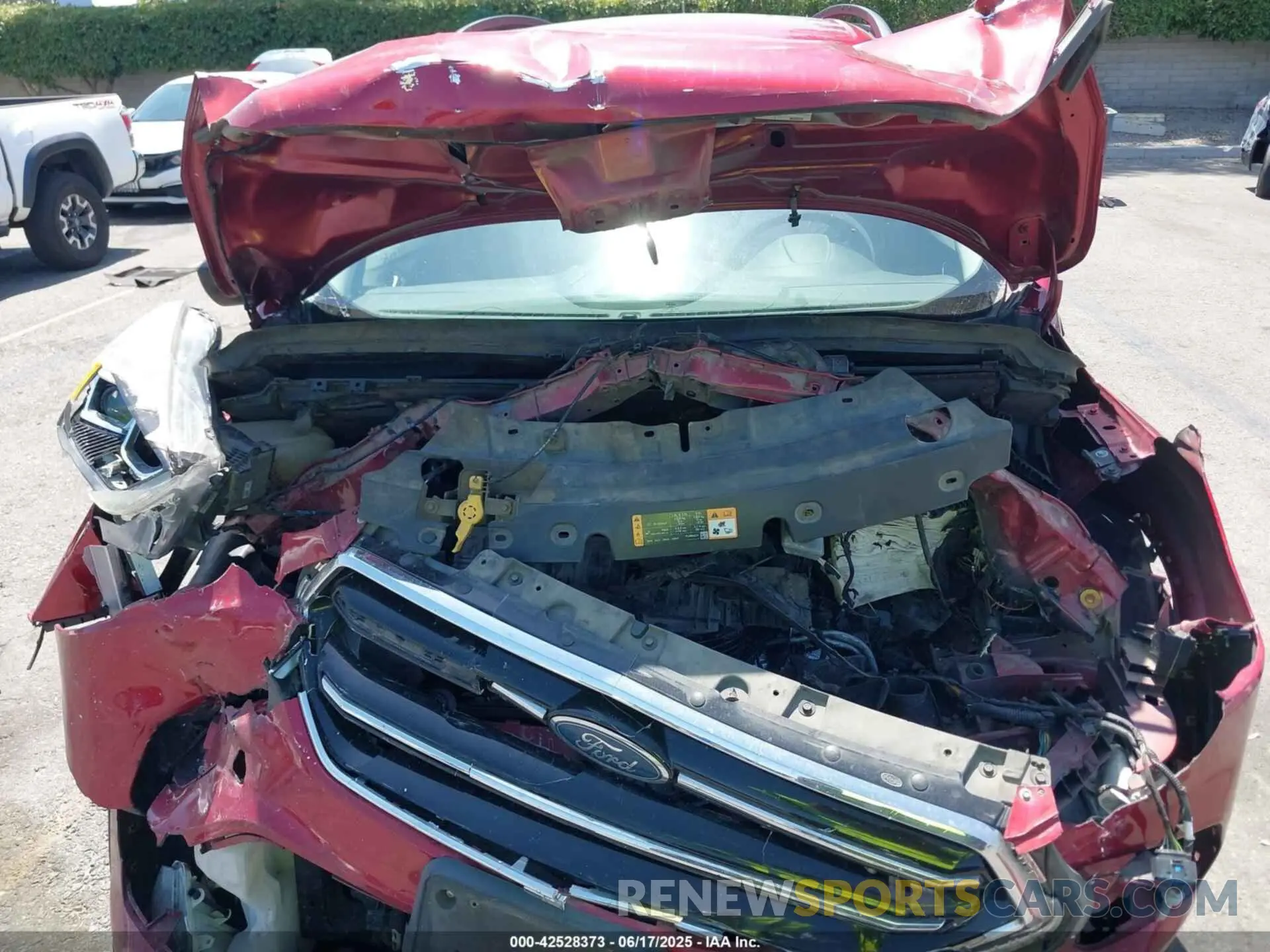 10 Photograph of a damaged car 1FMCU0GD5KUA36073 FORD ESCAPE 2019