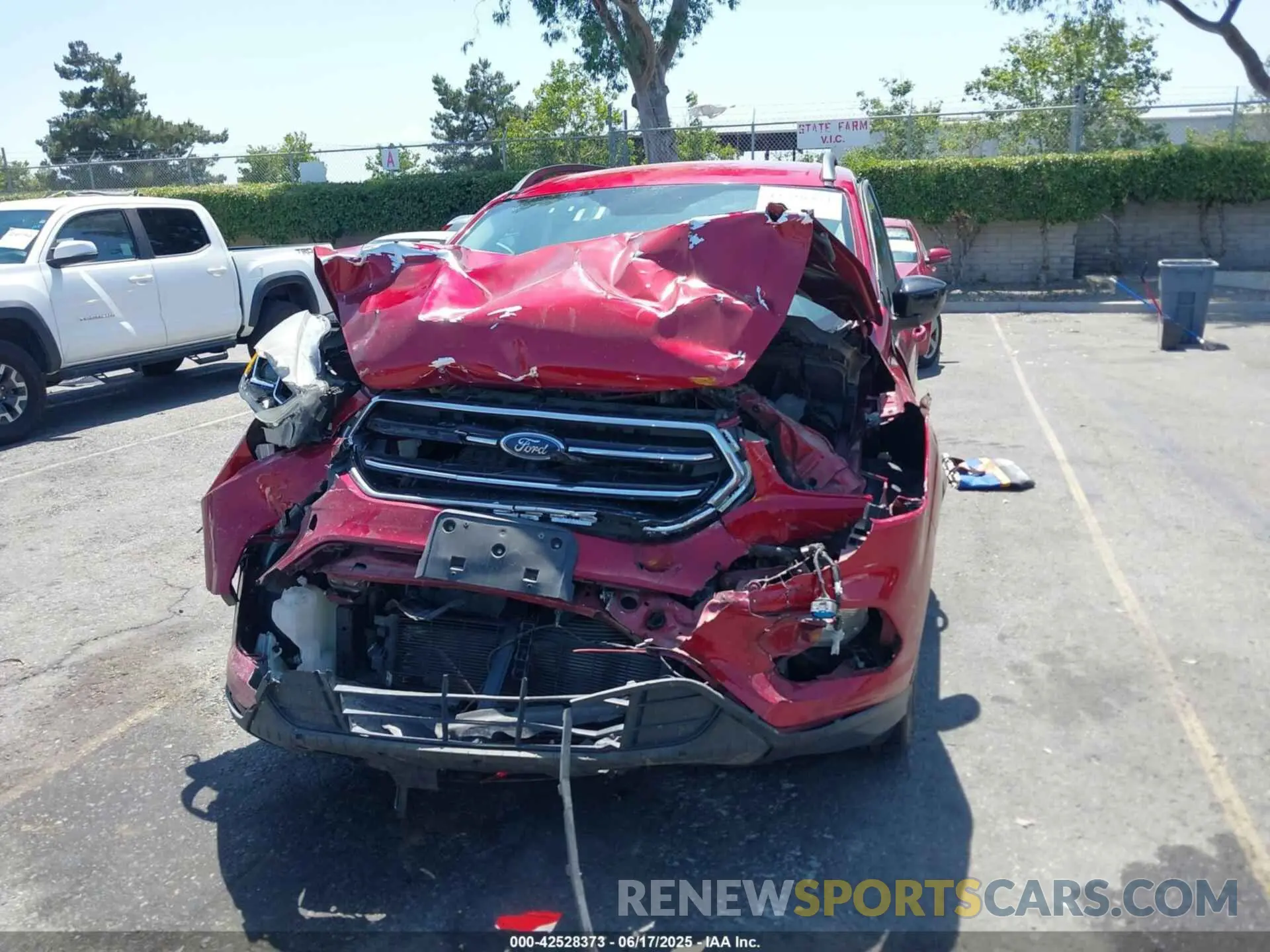 11 Photograph of a damaged car 1FMCU0GD5KUA36073 FORD ESCAPE 2019