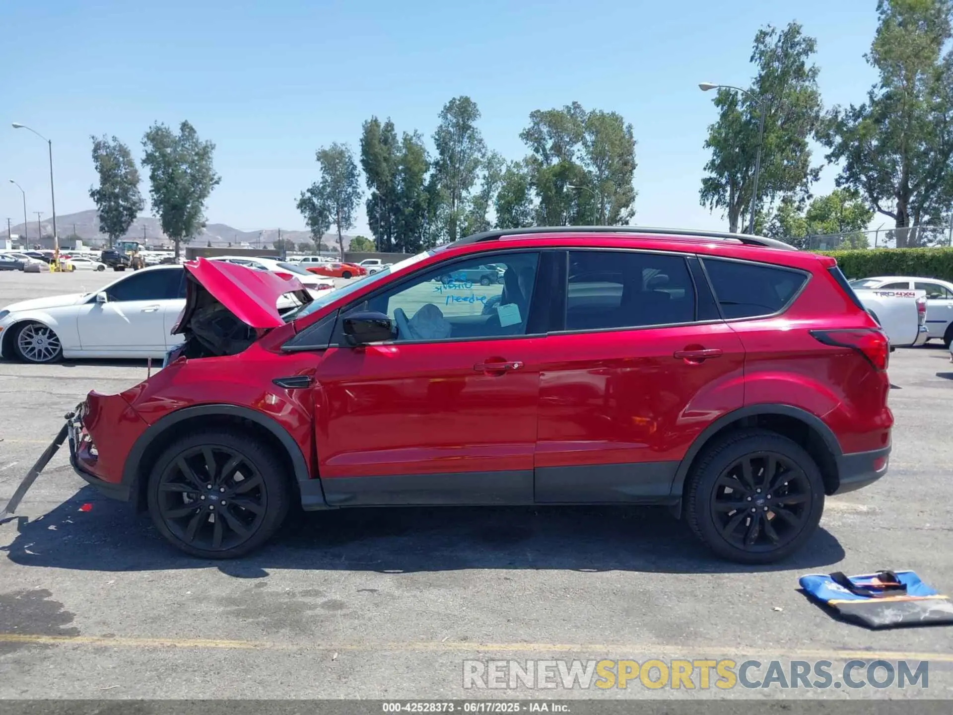 13 Photograph of a damaged car 1FMCU0GD5KUA36073 FORD ESCAPE 2019