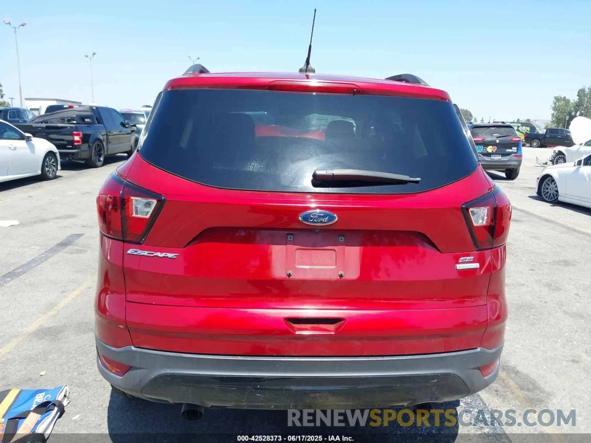 15 Photograph of a damaged car 1FMCU0GD5KUA36073 FORD ESCAPE 2019