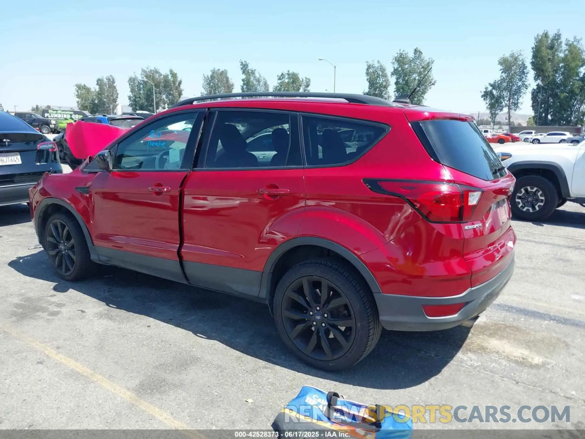3 Photograph of a damaged car 1FMCU0GD5KUA36073 FORD ESCAPE 2019