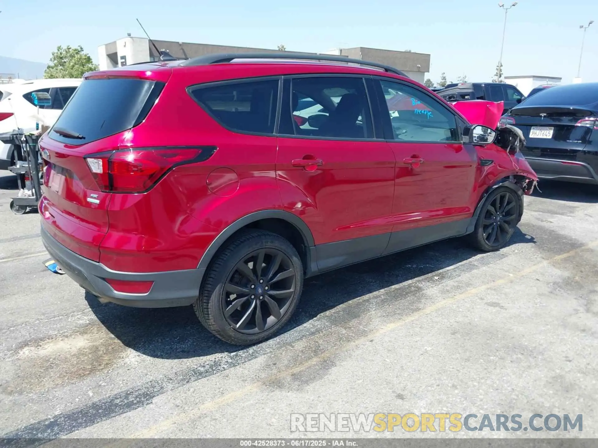 4 Photograph of a damaged car 1FMCU0GD5KUA36073 FORD ESCAPE 2019