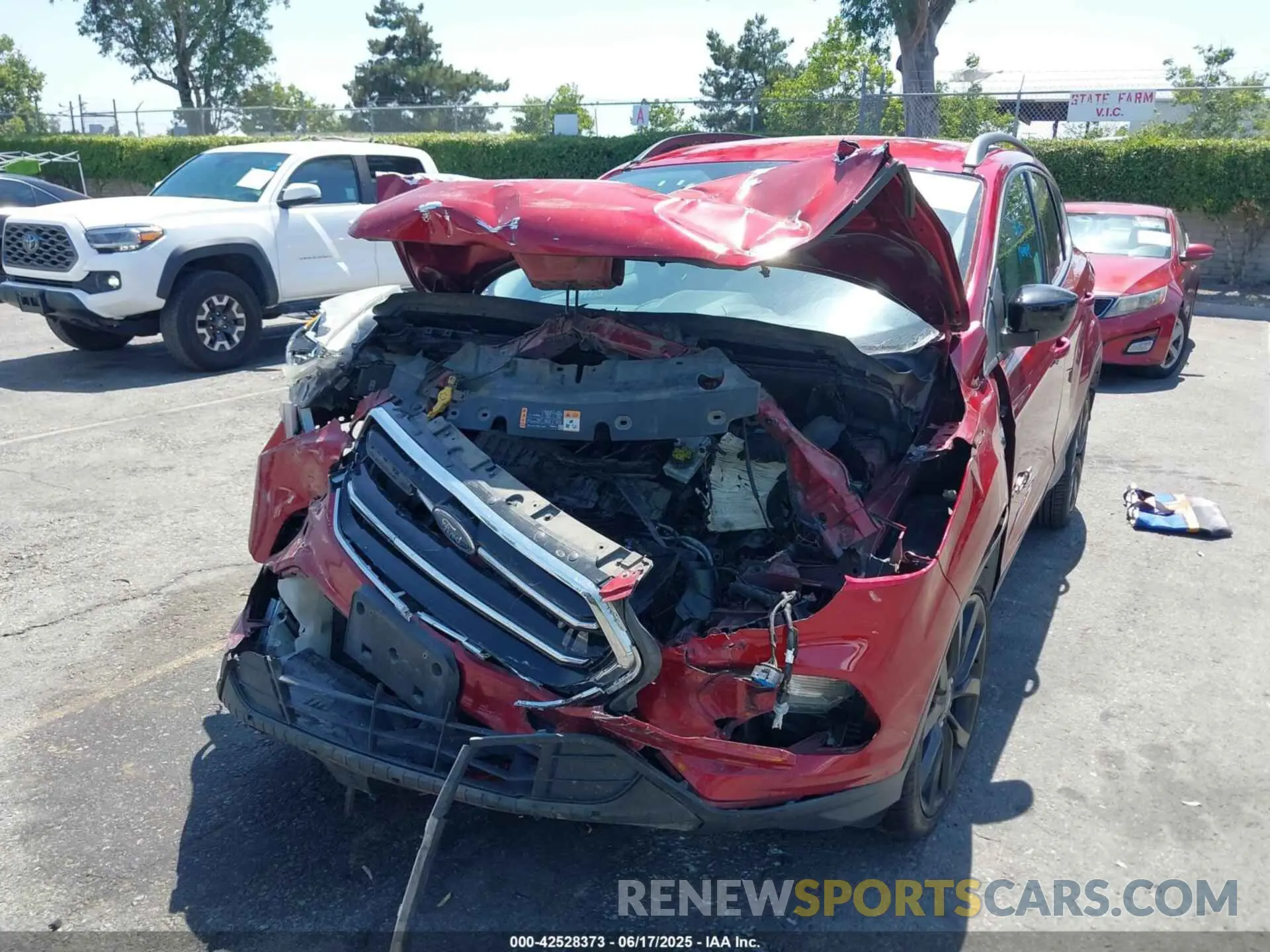 6 Photograph of a damaged car 1FMCU0GD5KUA36073 FORD ESCAPE 2019