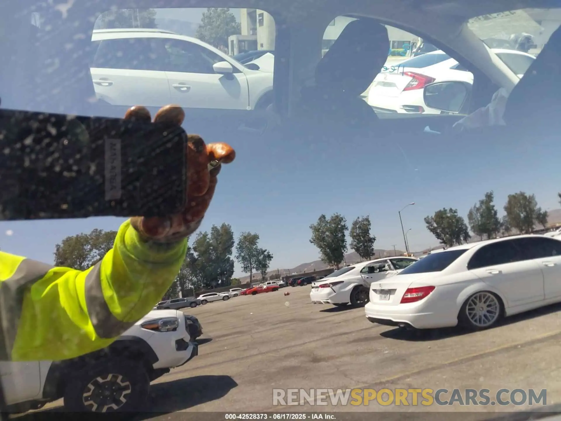 8 Photograph of a damaged car 1FMCU0GD5KUA36073 FORD ESCAPE 2019