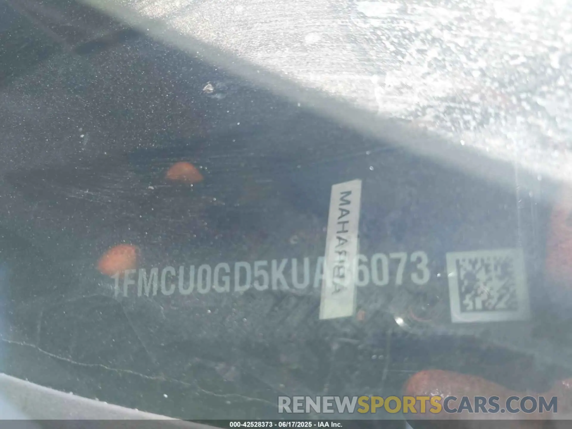 9 Photograph of a damaged car 1FMCU0GD5KUA36073 FORD ESCAPE 2019