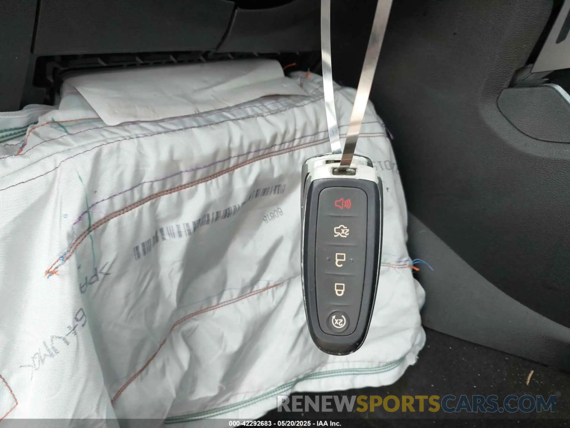 11 Photograph of a damaged car 1FMCU0GD5KUA39524 FORD ESCAPE 2019