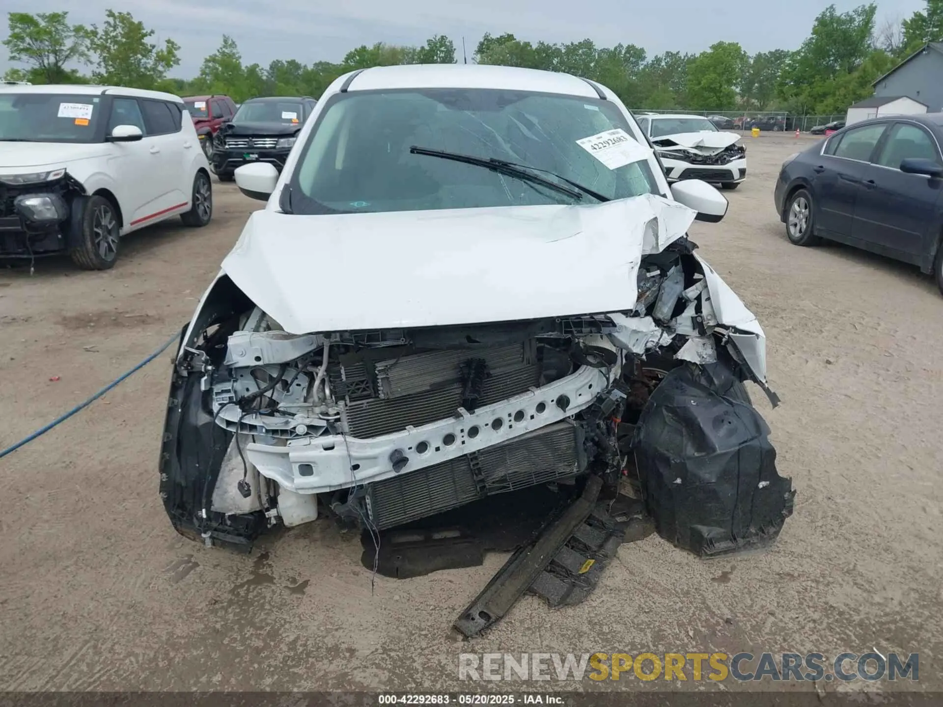 13 Photograph of a damaged car 1FMCU0GD5KUA39524 FORD ESCAPE 2019