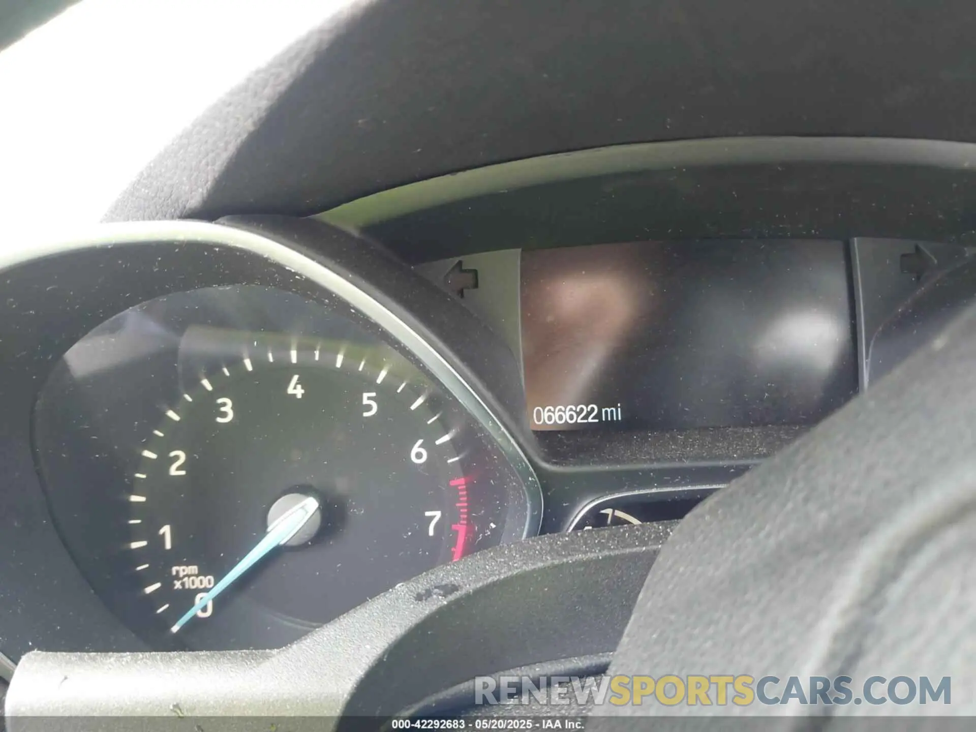 16 Photograph of a damaged car 1FMCU0GD5KUA39524 FORD ESCAPE 2019