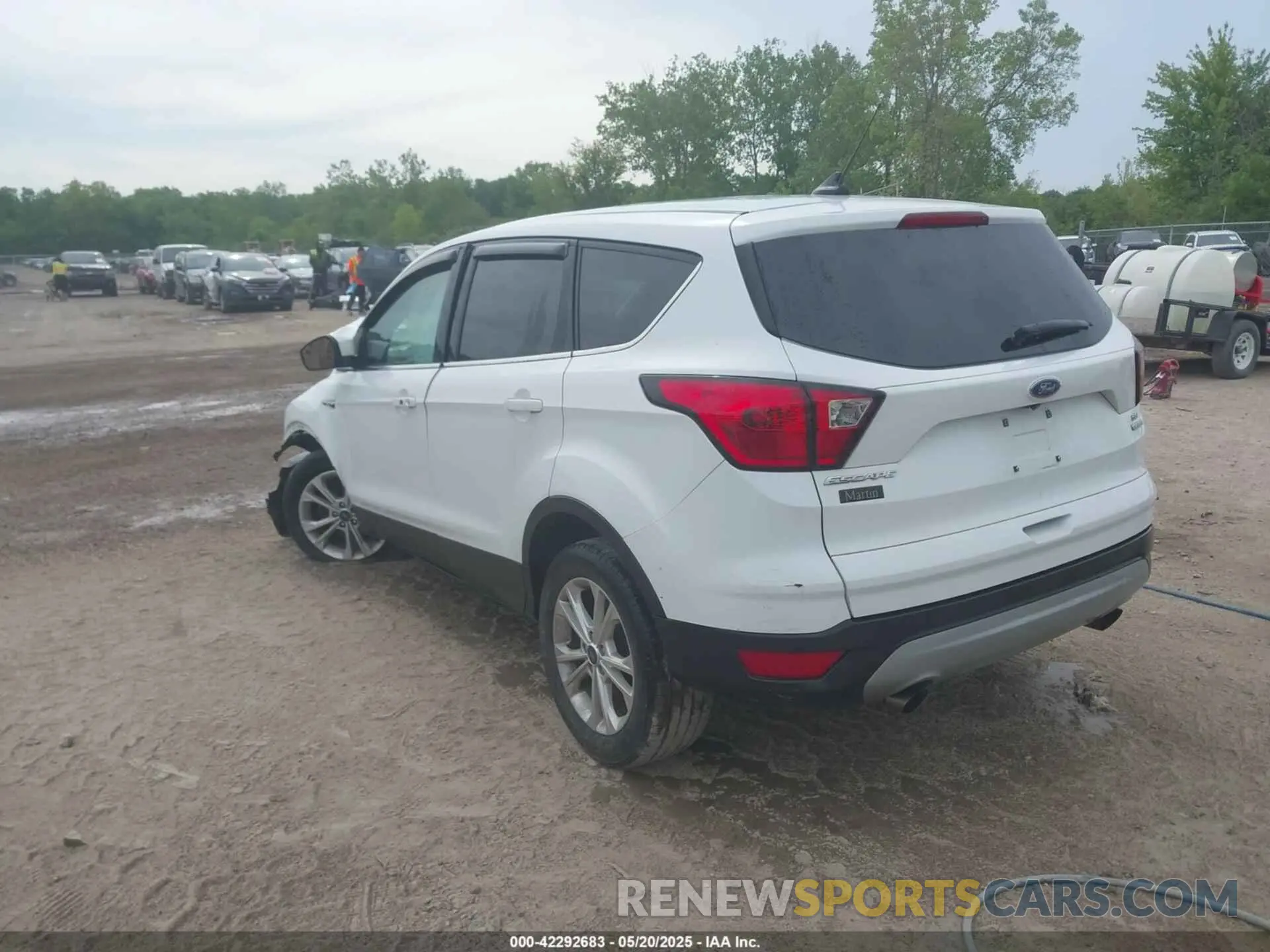 3 Photograph of a damaged car 1FMCU0GD5KUA39524 FORD ESCAPE 2019