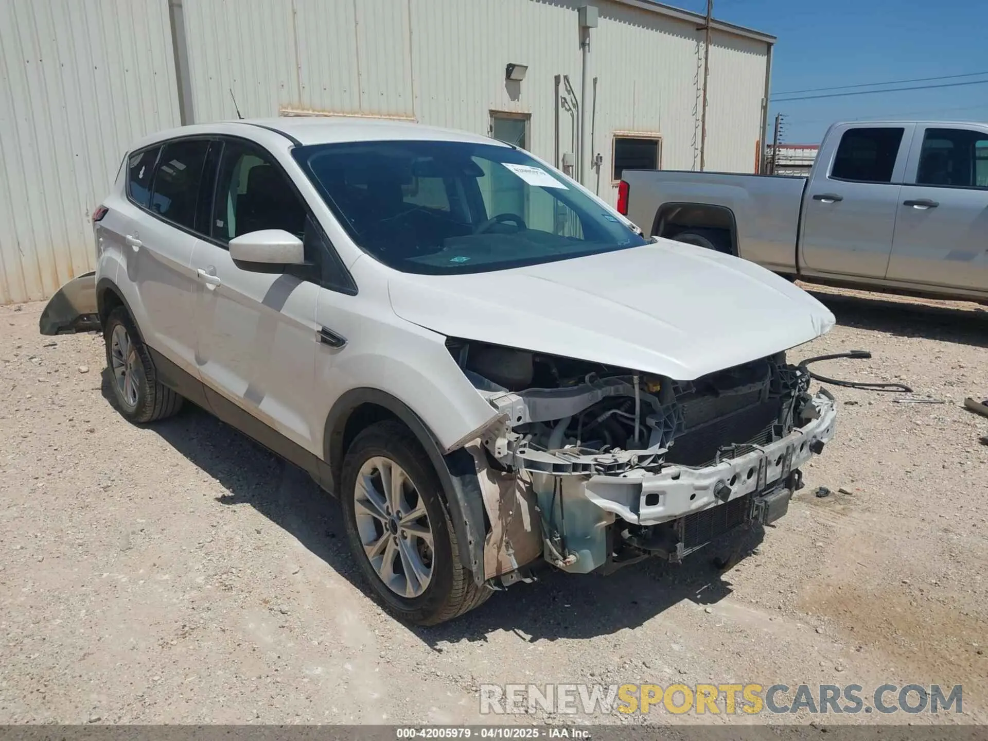 1 Photograph of a damaged car 1FMCU0GD5KUA56050 FORD ESCAPE 2019