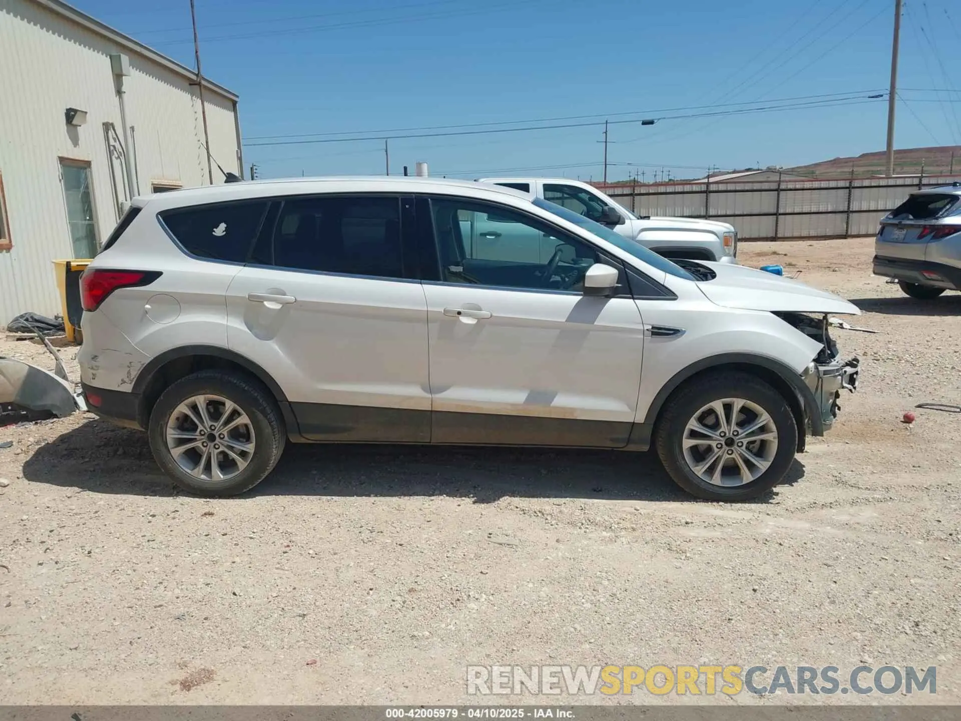14 Photograph of a damaged car 1FMCU0GD5KUA56050 FORD ESCAPE 2019