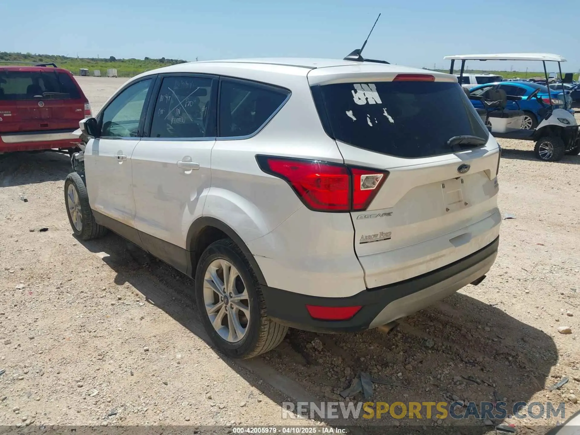 3 Photograph of a damaged car 1FMCU0GD5KUA56050 FORD ESCAPE 2019