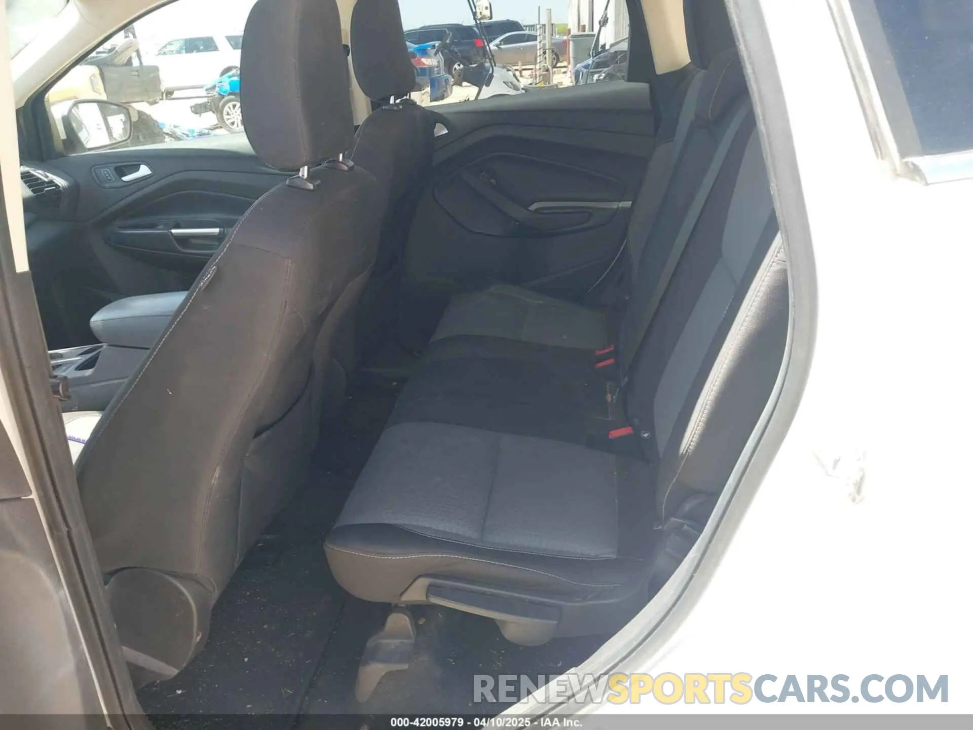 8 Photograph of a damaged car 1FMCU0GD5KUA56050 FORD ESCAPE 2019