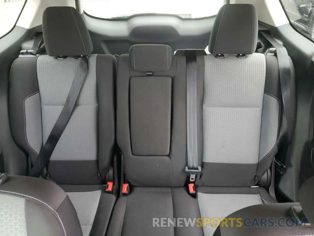 10 Photograph of a damaged car 1FMCU0GD5KUB04825 FORD ESCAPE 2019