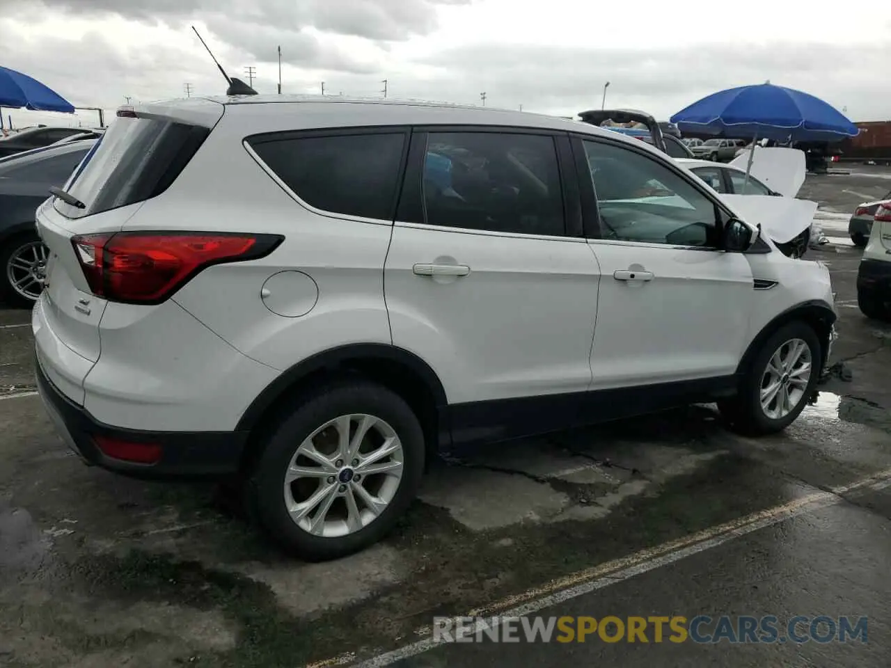 3 Photograph of a damaged car 1FMCU0GD5KUB04825 FORD ESCAPE 2019