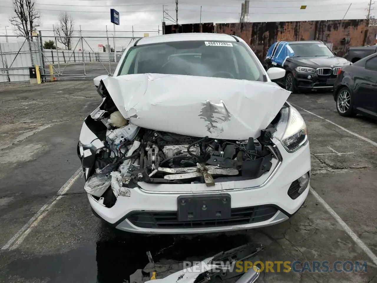 5 Photograph of a damaged car 1FMCU0GD5KUB04825 FORD ESCAPE 2019