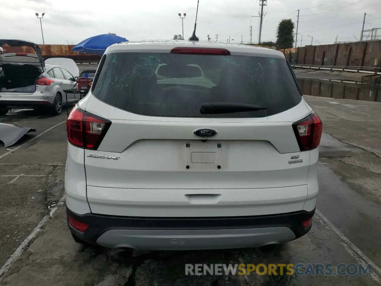 6 Photograph of a damaged car 1FMCU0GD5KUB04825 FORD ESCAPE 2019