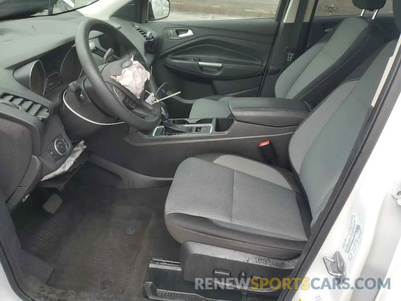 7 Photograph of a damaged car 1FMCU0GD5KUB04825 FORD ESCAPE 2019