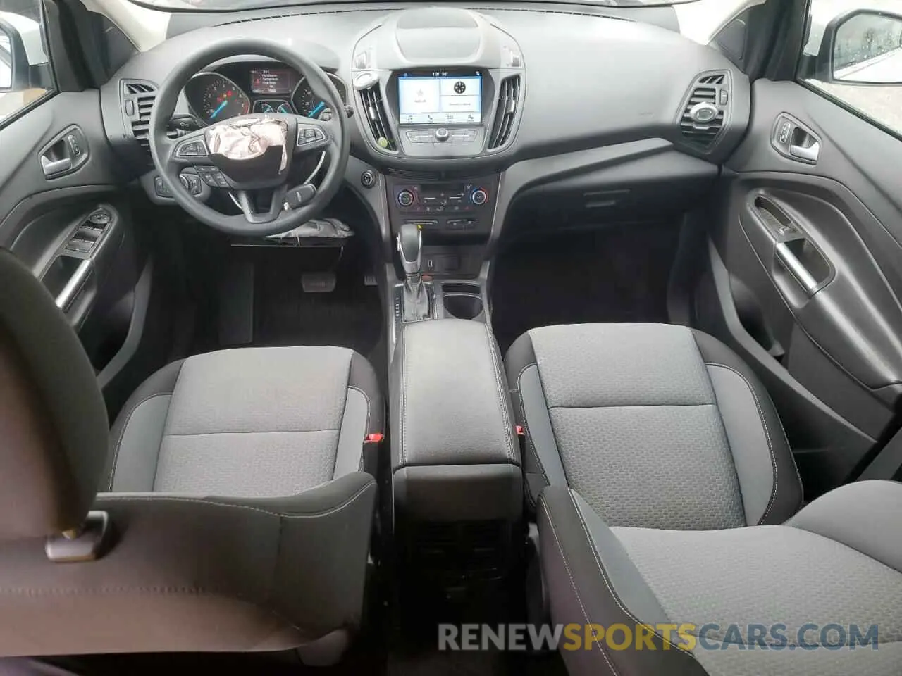 8 Photograph of a damaged car 1FMCU0GD5KUB04825 FORD ESCAPE 2019