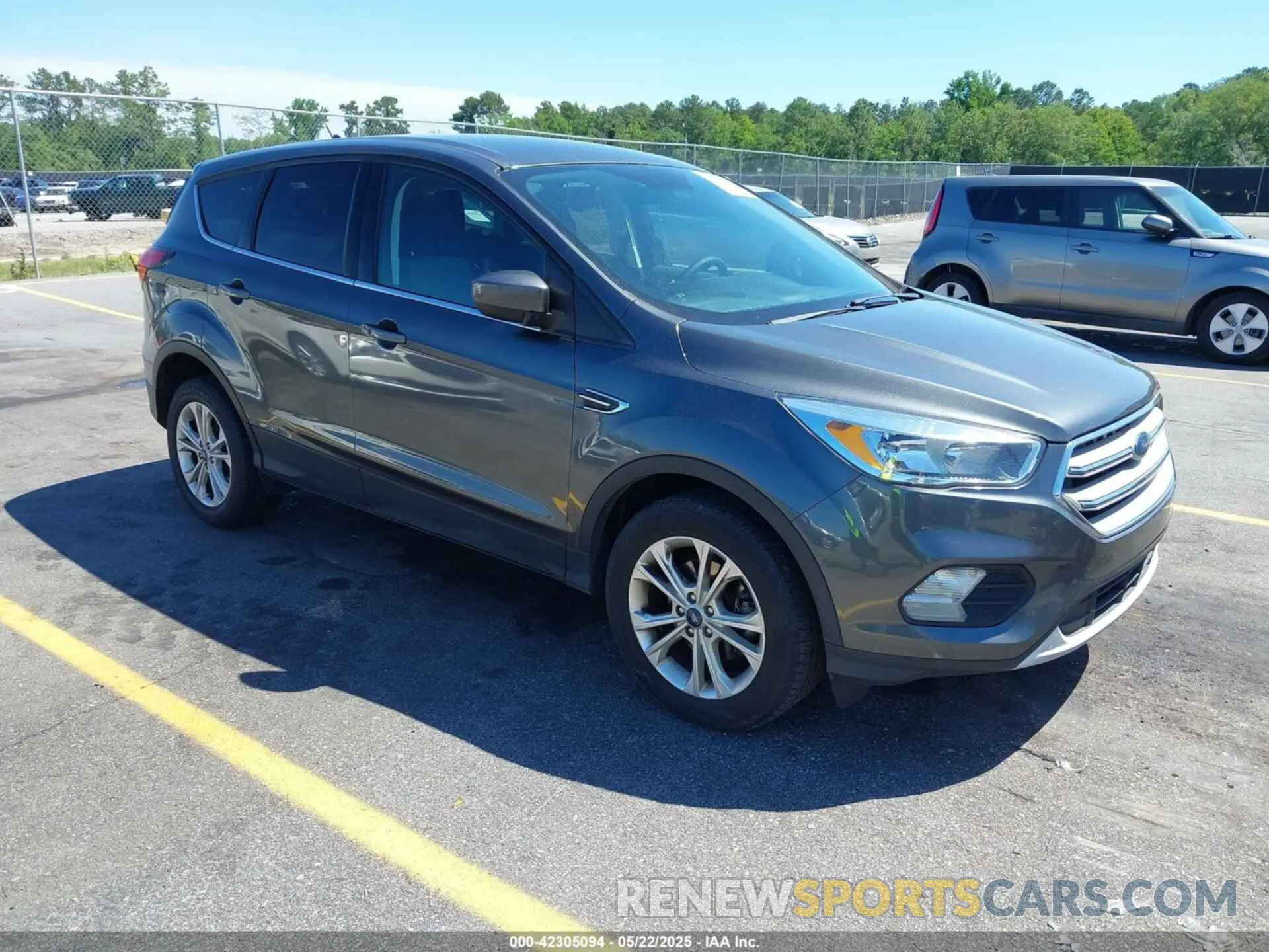 1 Photograph of a damaged car 1FMCU0GD5KUB19907 FORD ESCAPE 2019