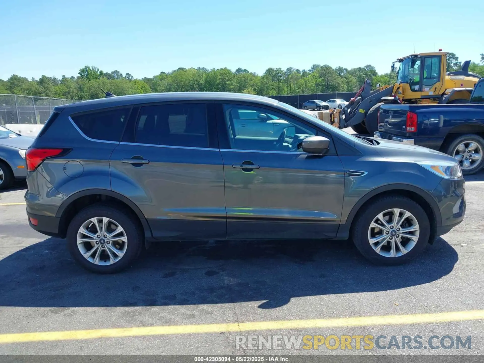 13 Photograph of a damaged car 1FMCU0GD5KUB19907 FORD ESCAPE 2019