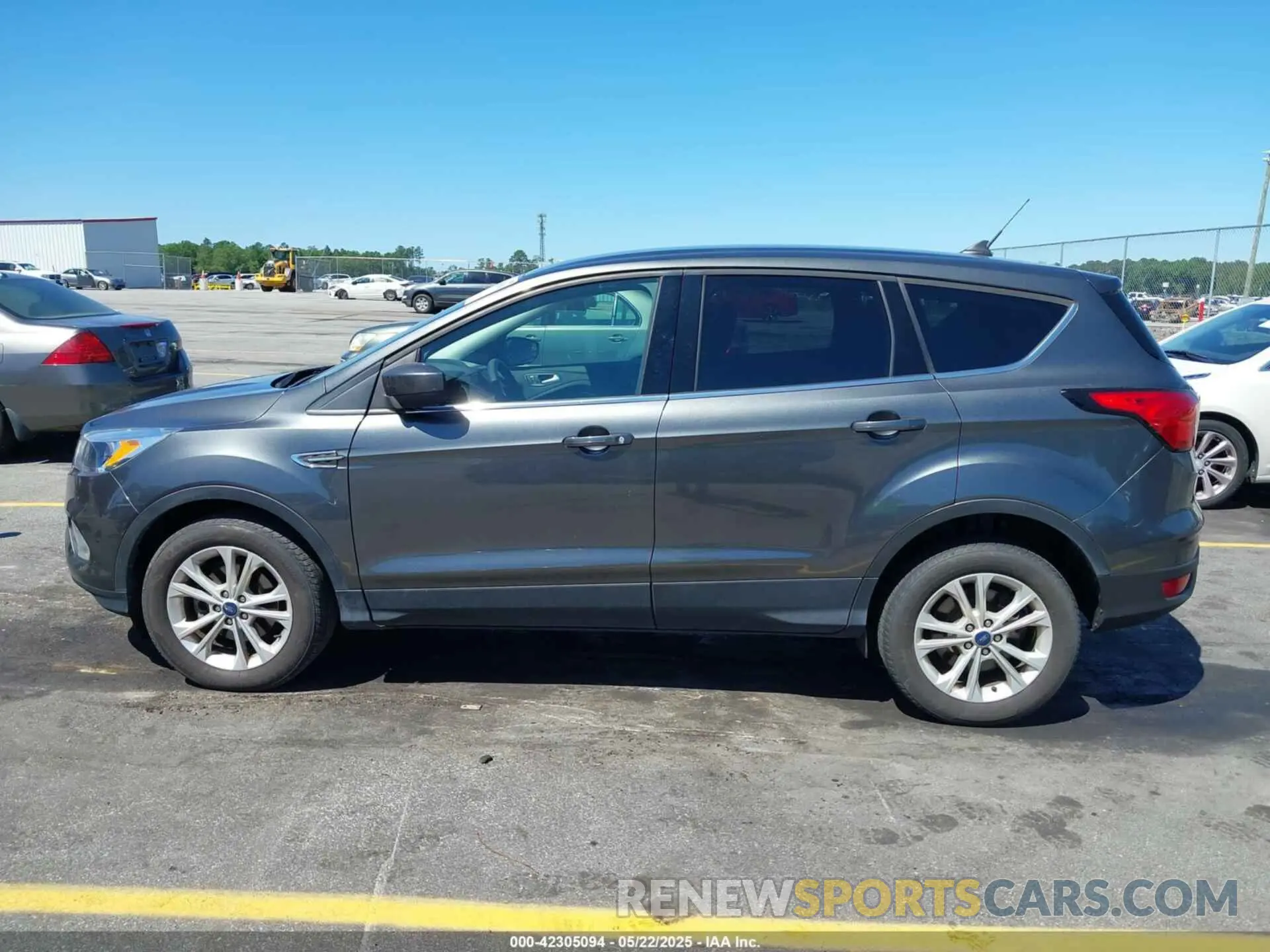 14 Photograph of a damaged car 1FMCU0GD5KUB19907 FORD ESCAPE 2019