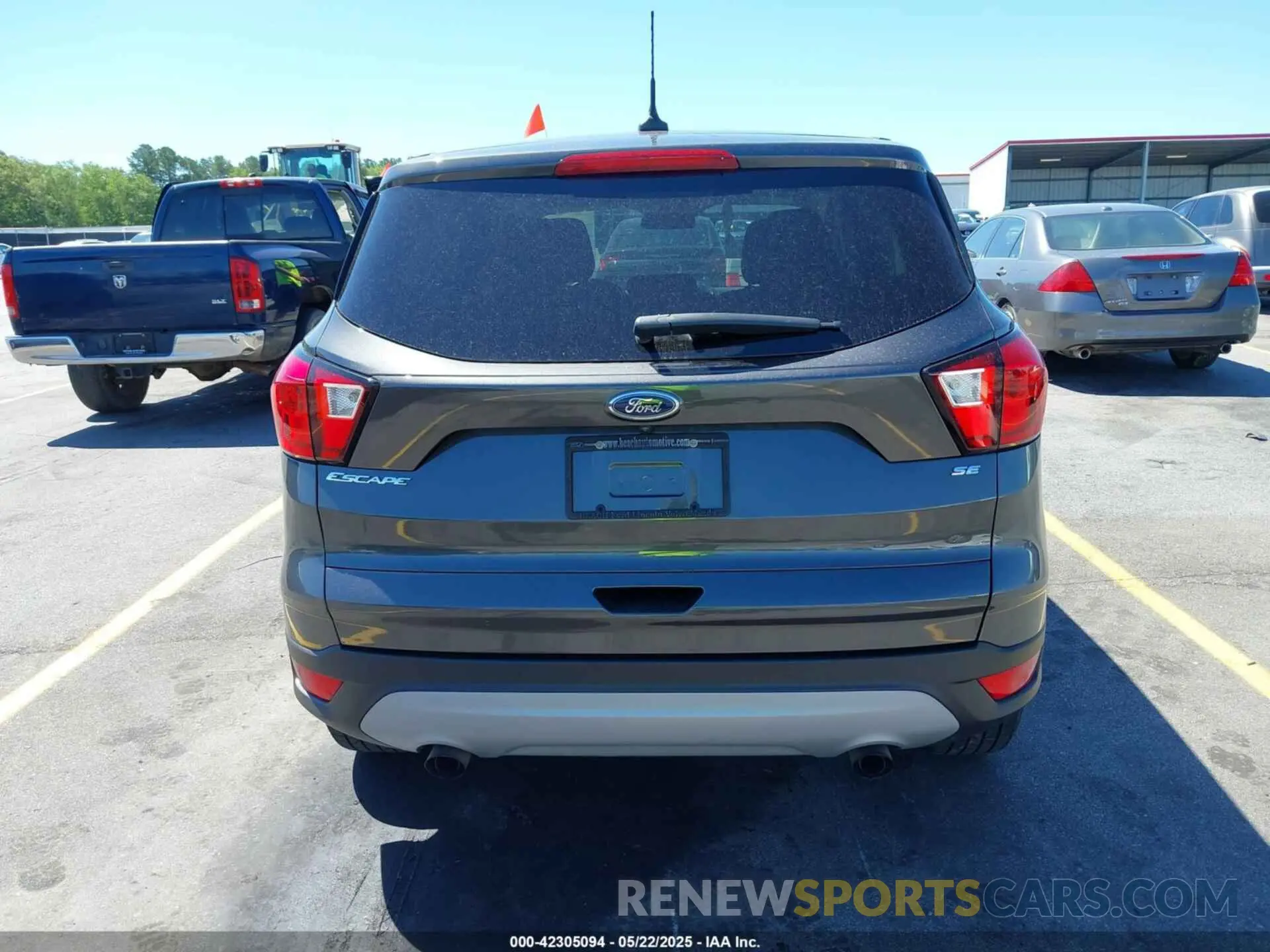 16 Photograph of a damaged car 1FMCU0GD5KUB19907 FORD ESCAPE 2019