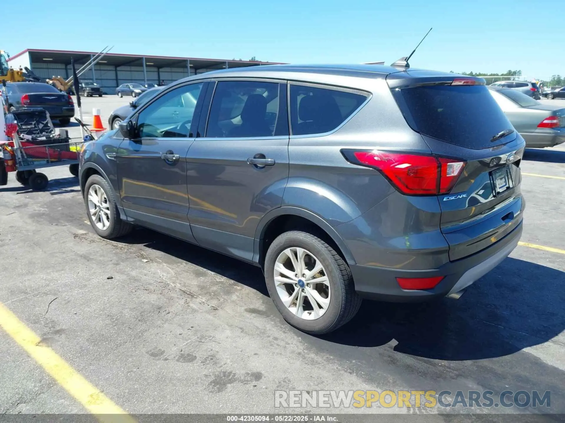 3 Photograph of a damaged car 1FMCU0GD5KUB19907 FORD ESCAPE 2019