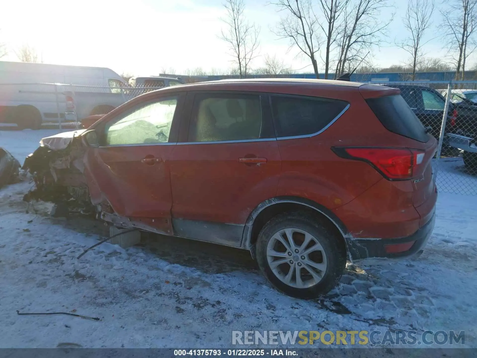 15 Photograph of a damaged car 1FMCU0GD5KUB23228 FORD ESCAPE 2019